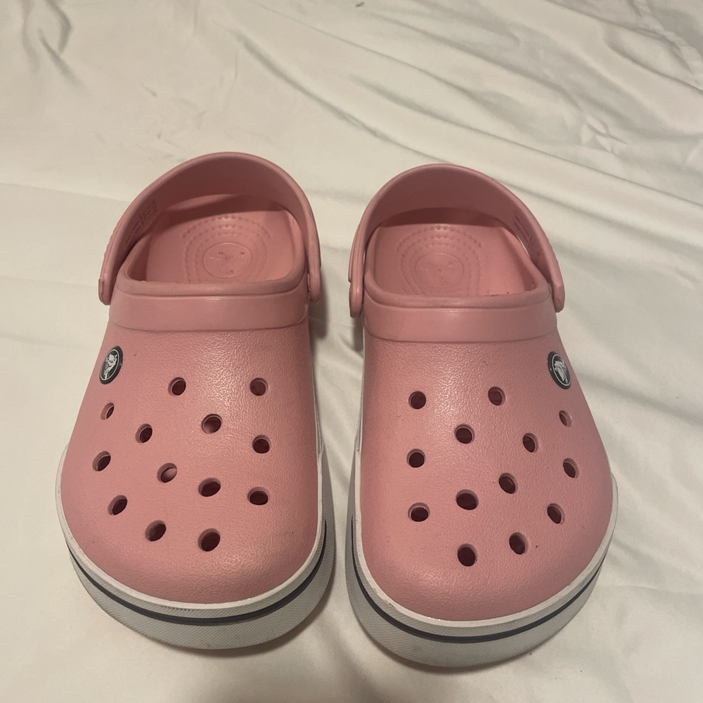 Pink crocs 💗